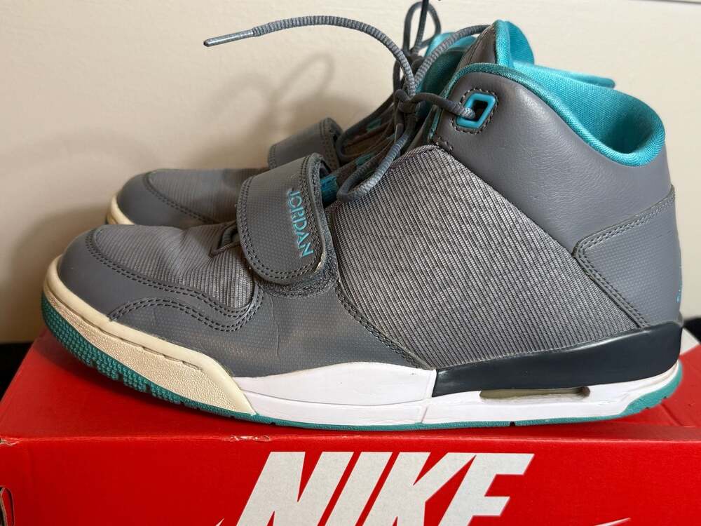 Nike Jordan Flight Club 90's Cool Grey/Gamma Blue Sneakers (602661-015)